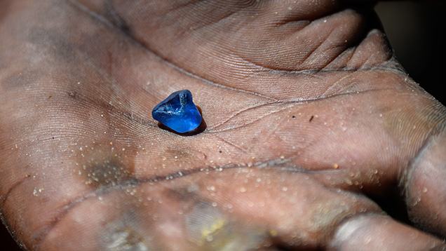 7 carat Blue Sapphire rough from the new deposit at Ngapa, near Tunduru. Photo by Vincent Pardieu/GIA.