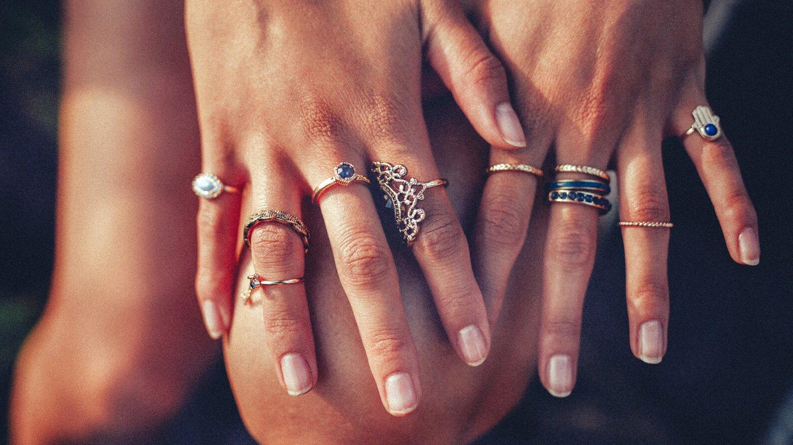 Ý nghĩa của nhẫn đeo tay là gì