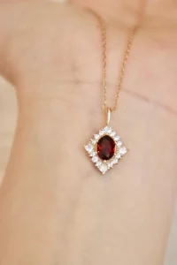 Tahi 293 - Nữ Hoàng Ruby Đỏ – Dây Chuyền Vàng Hồng