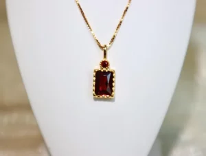 Tahi 294 - Nét Cổ Điển Hiện Đại – Dây Chuyền Đá Ruby Hình Chữ Nhật