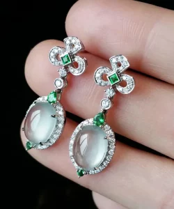 Tahi 448 - Hoa tai ngọc bích thiên nhiên kết hợp kim cương và đá quý xanh – Vẻ đẹp quý phái đỉnh cao