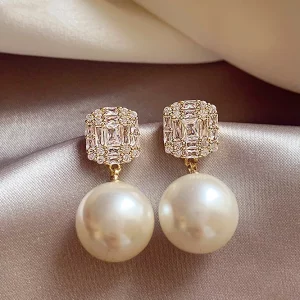 Tahi 446 - Bông tai khối lập phương Đính kim cương
