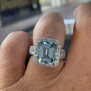 Tahi 548 - Nhẫn Aquamarine Viền Kim Cương Lấp Lánh