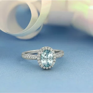 Tahi 549 - Nhẫn Aquamarine Oval Viền Kim Cương Lấp Lánh