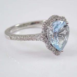 Tahi 550 - Nhẫn Aquamarine Giọt Nước Viền Kim Cương