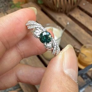 Tahi 540 - Nhẫn nữ Sapphire xanh xoắn