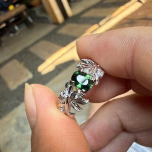 Tahi 541 - Nhẫn nữ Sapphire hoa văn cách điệu